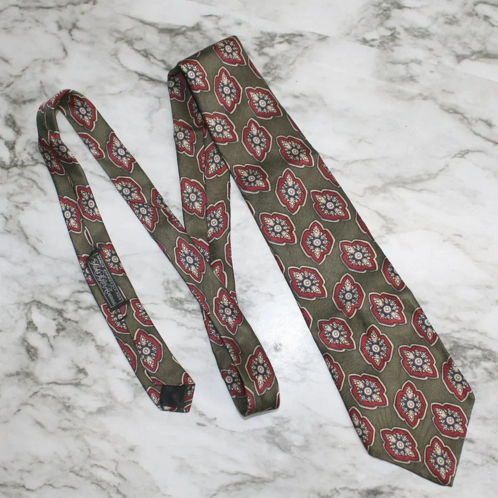 VINTAGE SAKS FIFTH AVENUE Neck Tie Classic Olive Oval Paisley Silk Necktie
